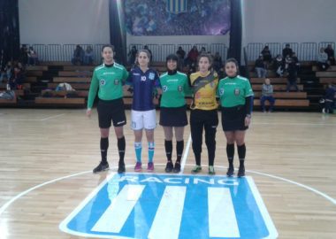 Se mantiene en la pelea - Triunfo del futsal femenino - La Comu de Racing Club