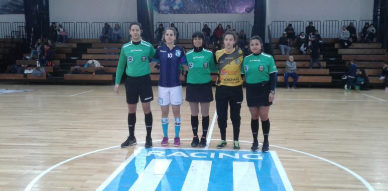 Se mantiene en la pelea - Triunfo del futsal femenino - La Comu de Racing Club