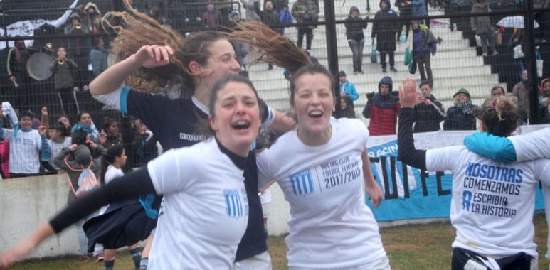 Chicas de Primera - El fútbol femenino ascendió a Primera - La Comu de Racing