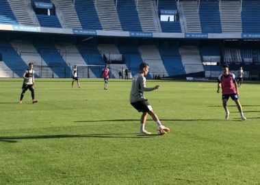 Calentando motores - La Comu de Racing Club - Fútbol en Avellaneda práctica