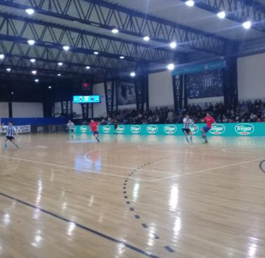 Empate para seguir - El futsal masculino remontó un partido adverso