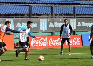 Barajar y dar de nuevo - La Comu de Racing Club - Práctica en Avellaneda