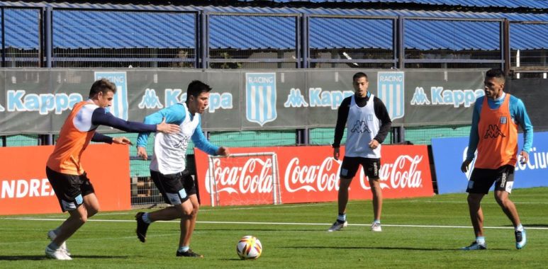 Barajar y dar de nuevo - La Comu de Racing Club - Práctica en Avellaneda