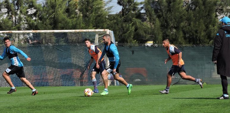 Viernes de fútbol ante la reserva - La Comu de Racing Club