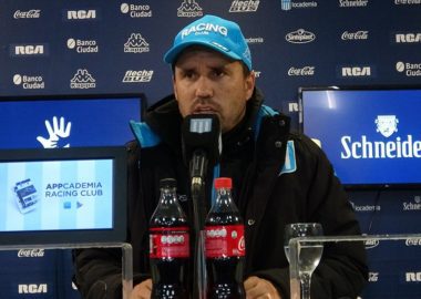 “Fuimos inocentes” - Coudet en conferencia - La Comu de Racing Club