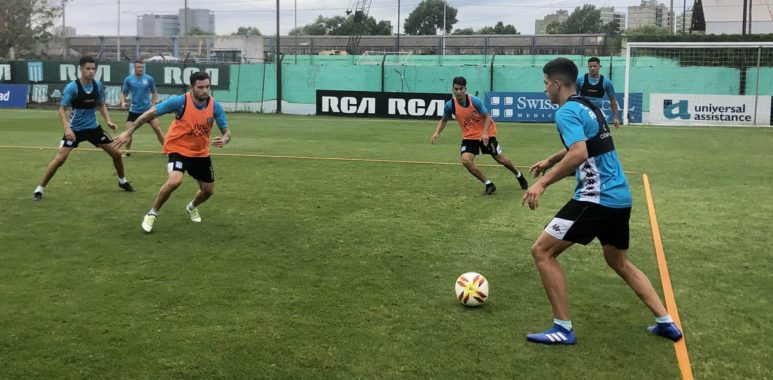 Entrenamiento en la cancha auxiliar - La Comu de Racing Club