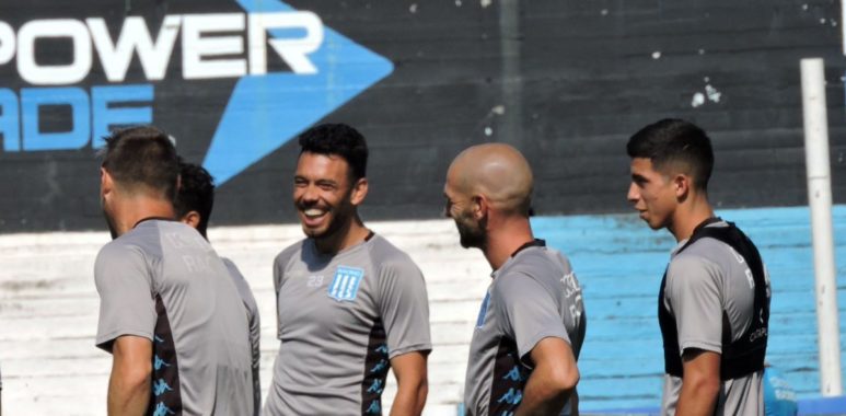 Fútbol formal ante un combinado juvenil - La Comu de Racing Club