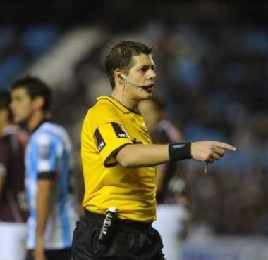 Germán Delfino el árbitro ante Banfield - La Comu de Racing Club