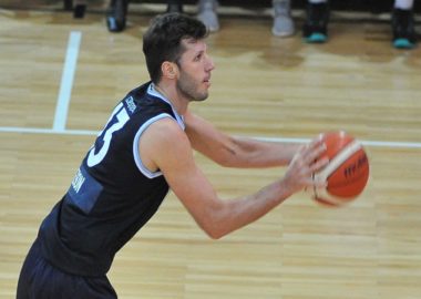 Basquet A Racing se le escapó en la prórroga - La Comu de Racing Club