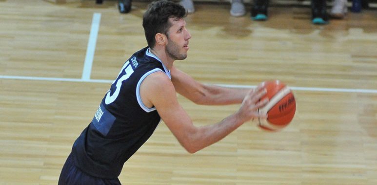 Basquet A Racing se le escapó en la prórroga - La Comu de Racing Club