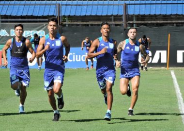 En la recta final - La Comu de Racing Club - Prácitca en cancha auxiliar