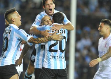 El Huracán no pudo detener el avance del líder - La Comu de Racing Club