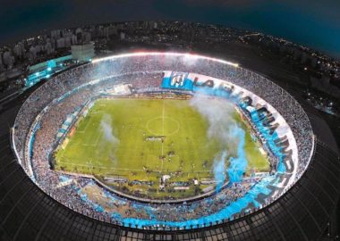 Racing lo mira por TV - La Comu de Racing - Sin pantalla en el Cilindro