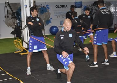 El campeón arrancó la semana La Comu de Racing Club