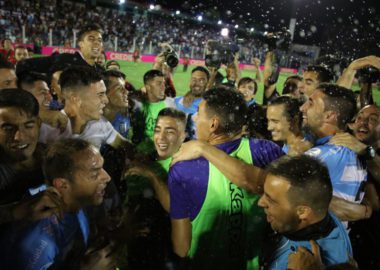 “Muchachos, traigan vino EL CAMPEON ES LA ACADE!!!”