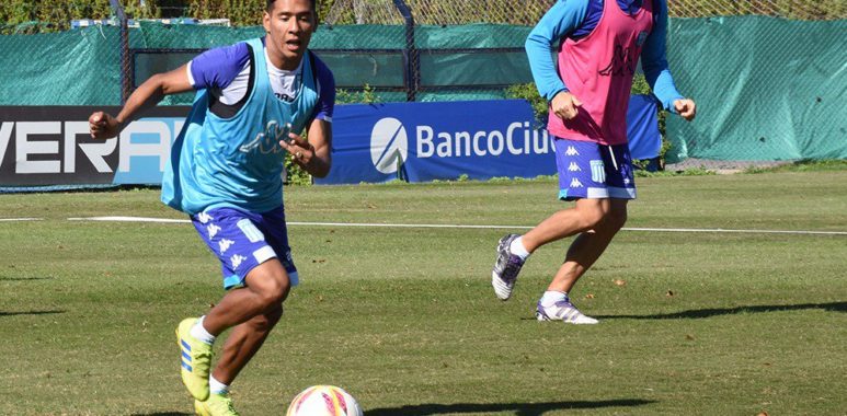 La Academia no se va dejar Pinchar La Comu de Racing Club