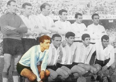 Hace 28 años falleció Oreste Osmar Corbatta, ex wing derecho. Fue bicampeón (1958 y 1961) y considerado uno de los mejores de la historia en su puesto.