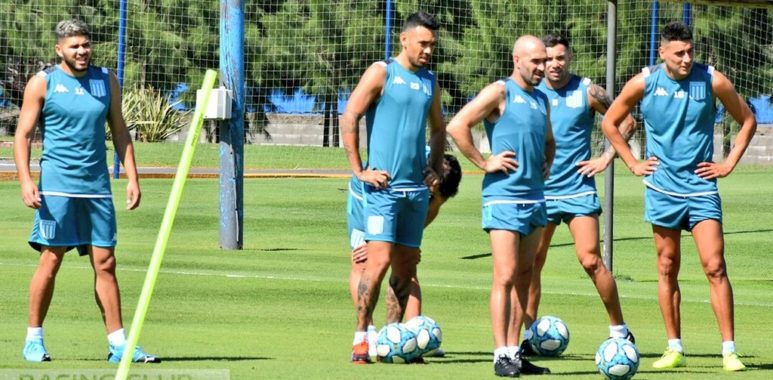 Racing con la pelota como eje