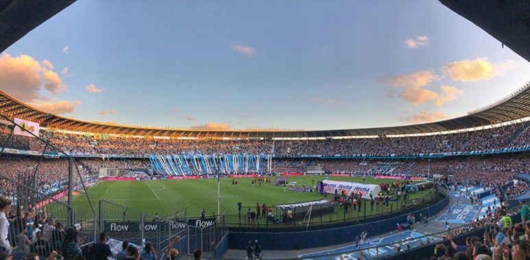 Los hinchas de Racing jugaron un papel determinante