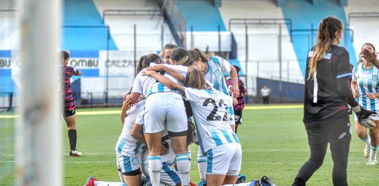 El plantel femenino de Racing, invicto en el Cilindro