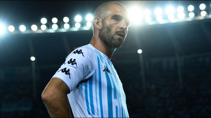 Racing viaja sin Lisandro López