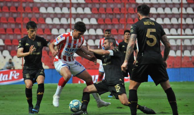 Lisandro López Cometemos errores que nos cuestan goles