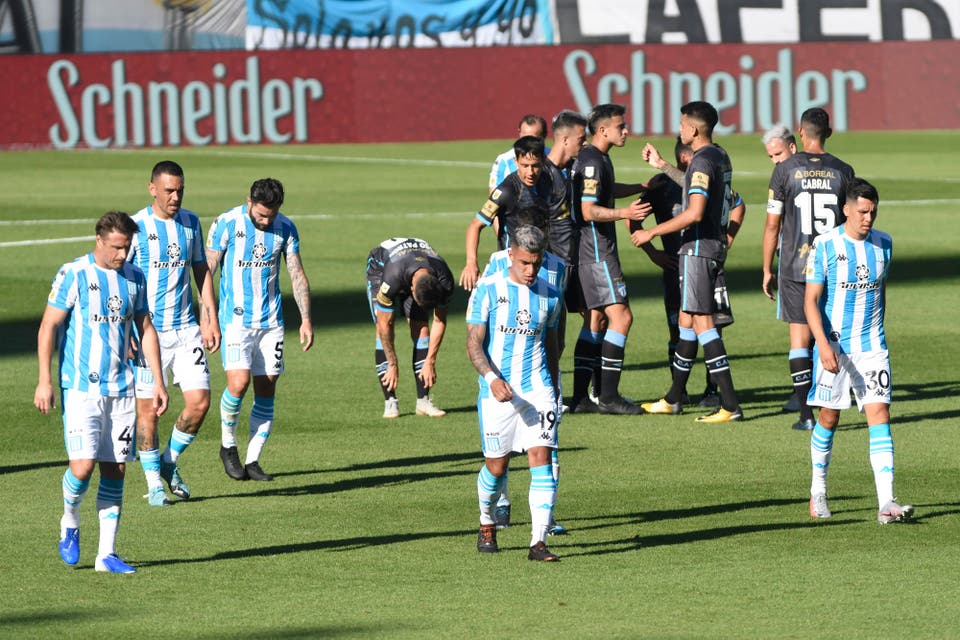 Mientras Racing abría sus puertas, su rival las cerraba