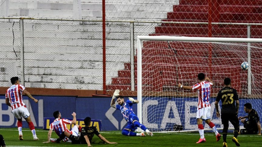 Racing no levanta cabeza