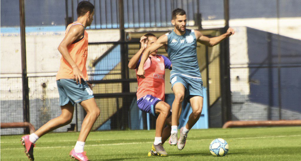 Racing practicó en grupos