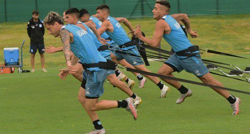 Práctica con estudios para el plantel de Racing