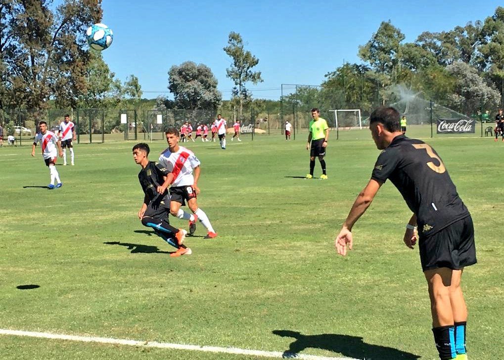 Derrota y triunfo con River en inferiores