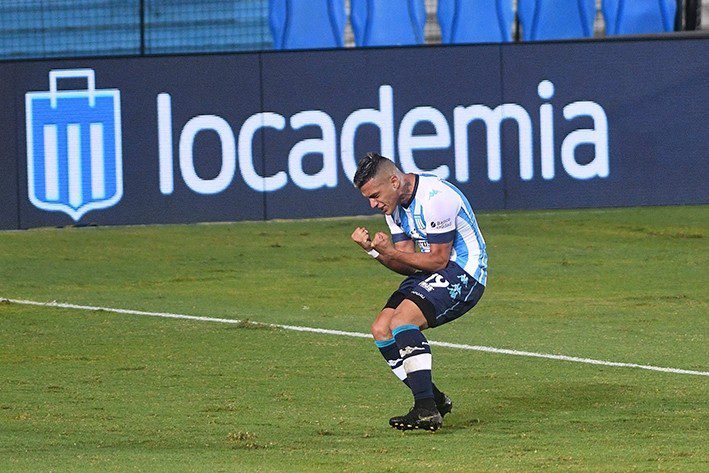 Racing no luce, pero Pizzi gana