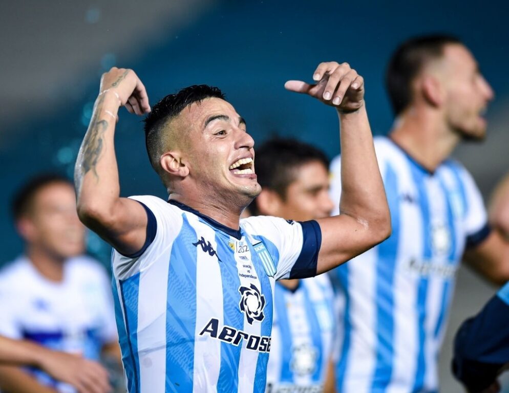 Racing se llevó el clásico en el último suspiro