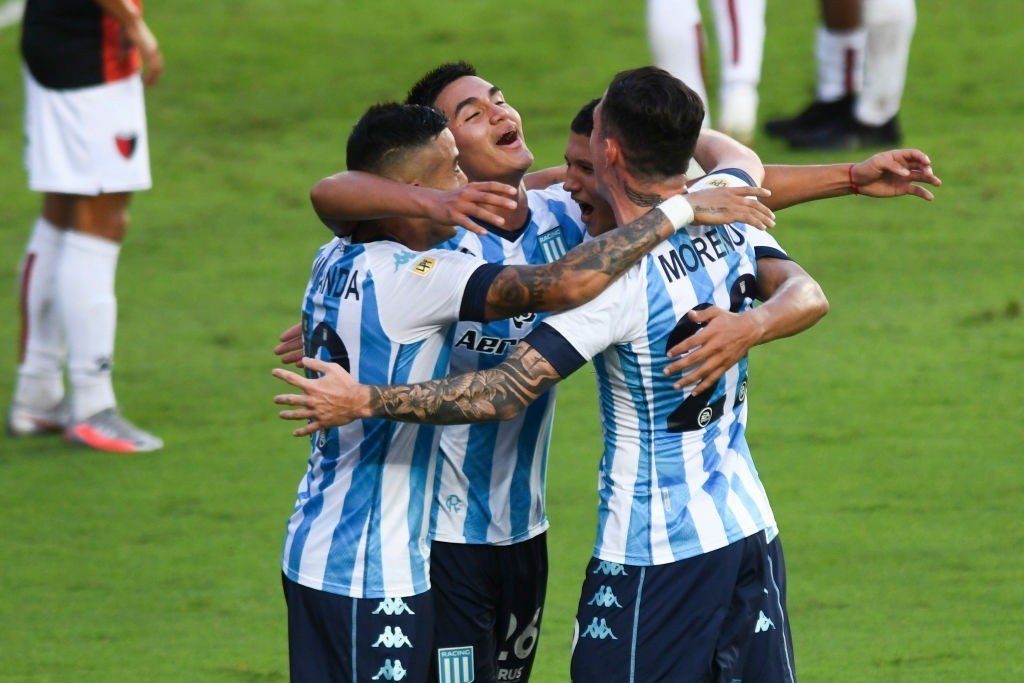 Cáceres guio a Racing