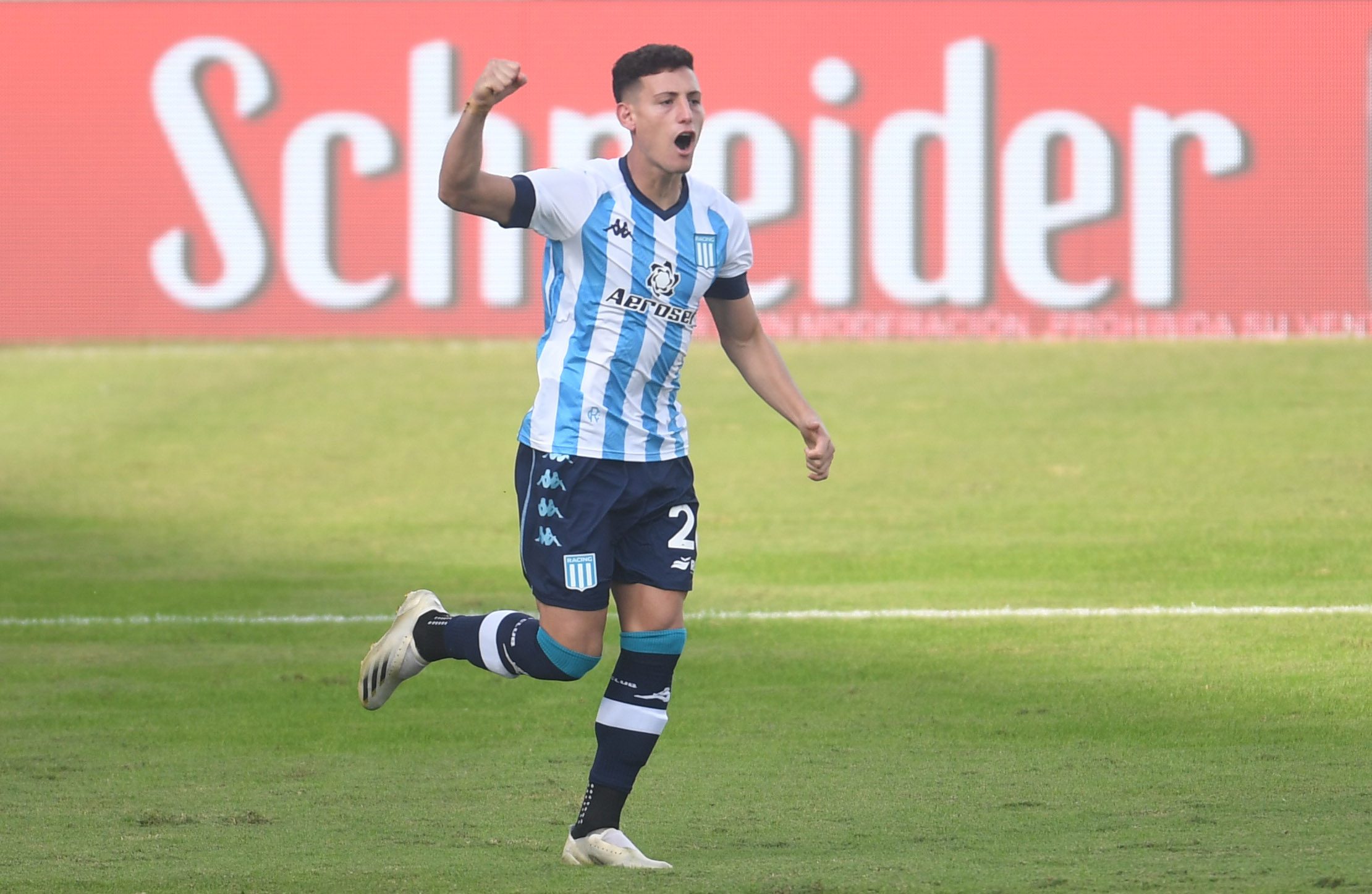 Figura: Los goles de Chancalay le dieron la clasificación a Racing