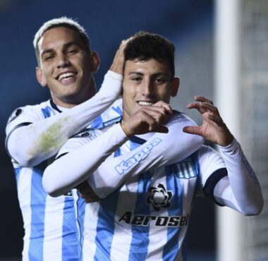 Racing goleó y cerró el grupo primero