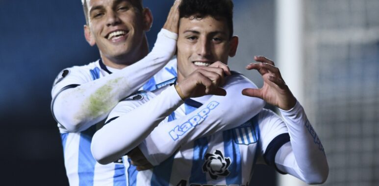 Racing goleó y cerró el grupo primero