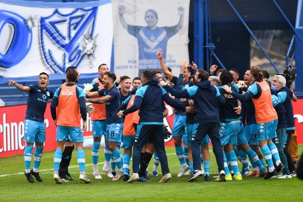 Racing se hizo fuerte en Liniers