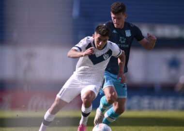 Racing mueve fichas pensando en Vélez