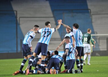 Mena en el juego y Garré por el gol