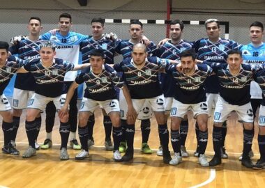 Racing va por el campeonato