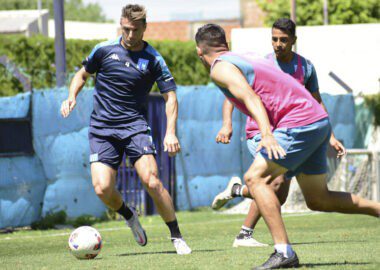 Al mando de Gago, Racing hizo fútbol pensando en Colón