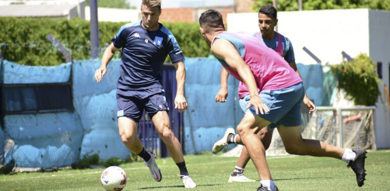 Al mando de Gago, Racing hizo fútbol pensando en Colón