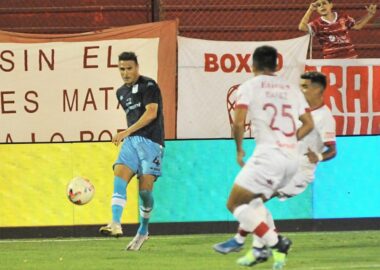 Racing perdió y le queda una chance de entrar a la copa