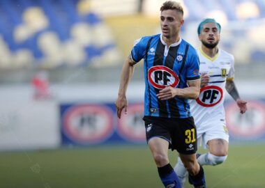 Racing senior goleó a Talleres de Remedios de Escalada