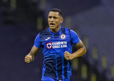 Racing espera por Yotún