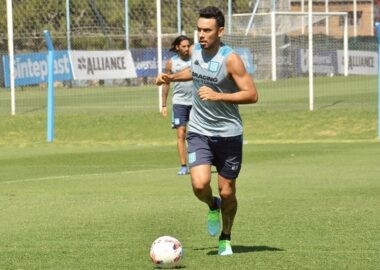 Racing hizo fútbol con Cardona en el once