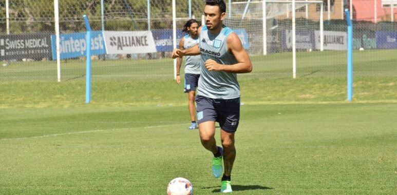 Racing hizo fútbol con Cardona en el once