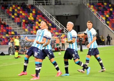 UNO X UNO: Racing ganó bien y avanza en la copa