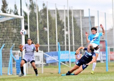 Racing goleó en casa